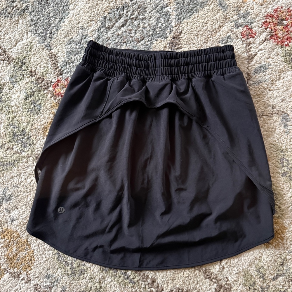 Lululemon 4 black hotty hot active skort skirt w/ shorts - Picture 11 of 11